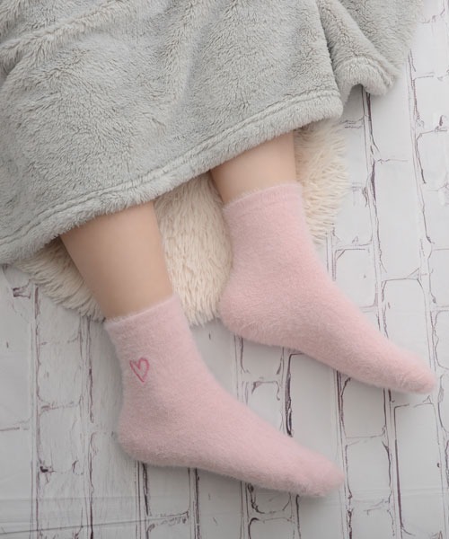 VIBGYOR Women(ヴィブジョー ウィメン)の「【float】ふわふわ シャギー ハート刺繍 ルームソックス/ソックス(ソックス/靴下・レディース・ライトイエロー/チェリーピンク/ライトピンク/ホワイト/ピンク・FREE)」の9枚目の写真