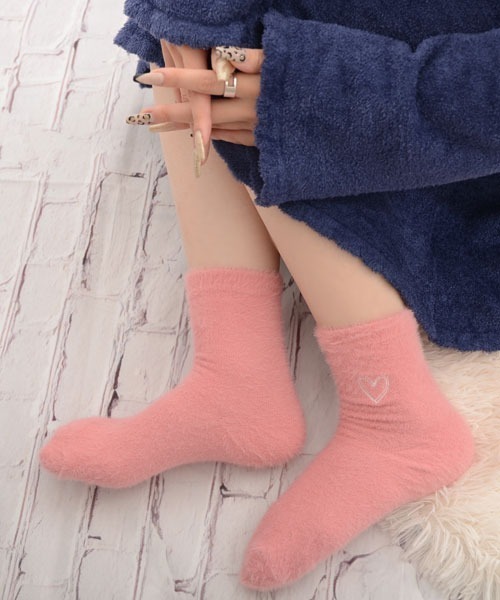 VIBGYOR Women(ヴィブジョー ウィメン)の「【float】ふわふわ シャギー ハート刺繍 ルームソックス/ソックス(ソックス/靴下・レディース・ライトイエロー/チェリーピンク/ライトピンク/ホワイト/ピンク・FREE)」の7枚目の写真