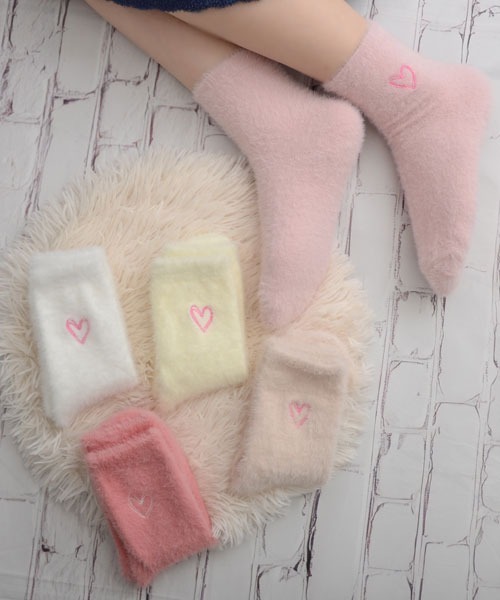 VIBGYOR Women(ヴィブジョー ウィメン)の「【float】ふわふわ シャギー ハート刺繍 ルームソックス/ソックス(ソックス/靴下・レディース・ライトイエロー/チェリーピンク/ライトピンク/ホワイト/ピンク・FREE)」の6枚目の写真