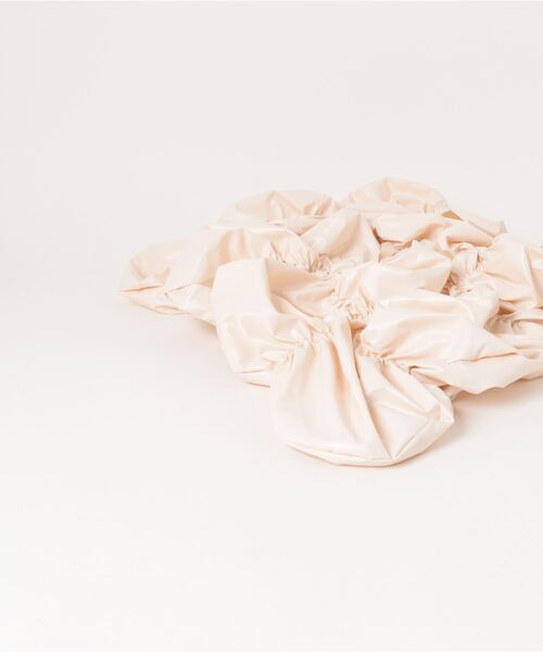 apres jour clair(アプレジュールクレア)の「【apres jour clair】シャーリングショルダバッグ【ZOZOTOWN限定アイテム】(ショルダーバッグ・レディース・ブラウン系その他/アイボリー・フリ-)」の3枚目の写真