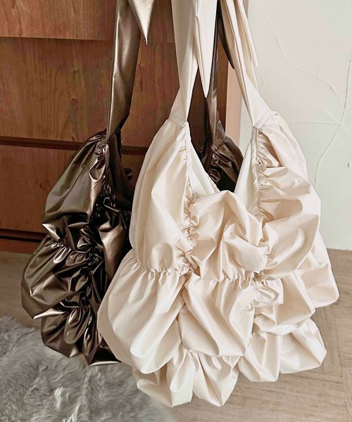 apres jour clair(アプレジュールクレア)の「【apres jour clair】シャーリングショルダバッグ【ZOZOTOWN限定アイテム】(ショルダーバッグ・レディース・ブラウン系その他/アイボリー・フリ-)」の14枚目の写真