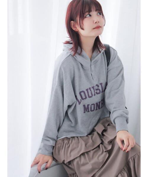 ehka sopo（エヘカソポ）の「ショート丈ロゴプリントパーカー（Tシャツ/カットソー・レディース・グレー/キナリ/ブルー/レッド・F）」の2枚目の写真