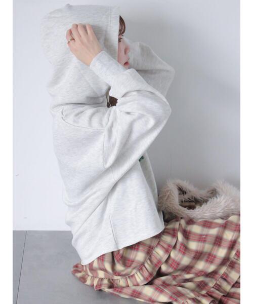 ehka sopo（エヘカソポ）の「ショート丈ロゴプリントパーカー（Tシャツ/カットソー・レディース・グレー/キナリ/ブルー/レッド・F）」の6枚目の写真