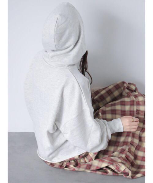 ehka sopo（エヘカソポ）の「ショート丈ロゴプリントパーカー（Tシャツ/カットソー・レディース・グレー/キナリ/ブルー/レッド・F）」の7枚目の写真