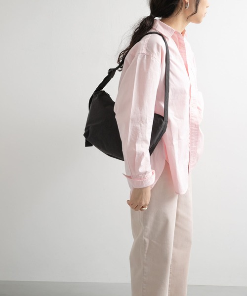 URBAN RESEARCH DOORS(アーバンリサーチドアーズ)の「ウォッシャブルミニショルダーバッグ(ショルダーバッグ・レディース・ブラック/アイボリー・ONE)」の5枚目の写真