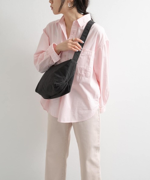 URBAN RESEARCH DOORS(アーバンリサーチドアーズ)の「ウォッシャブルミニショルダーバッグ(ショルダーバッグ・レディース・ブラック/アイボリー・ONE)」の6枚目の写真