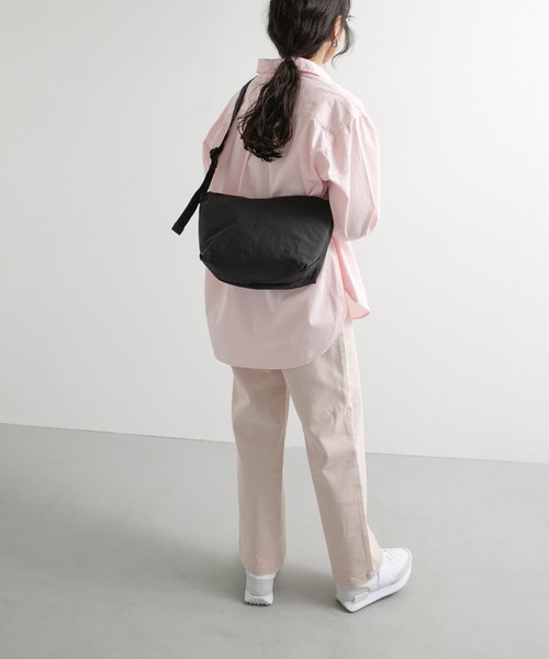 URBAN RESEARCH DOORS(アーバンリサーチドアーズ)の「ウォッシャブルミニショルダーバッグ(ショルダーバッグ・レディース・ブラック/アイボリー・ONE)」の7枚目の写真