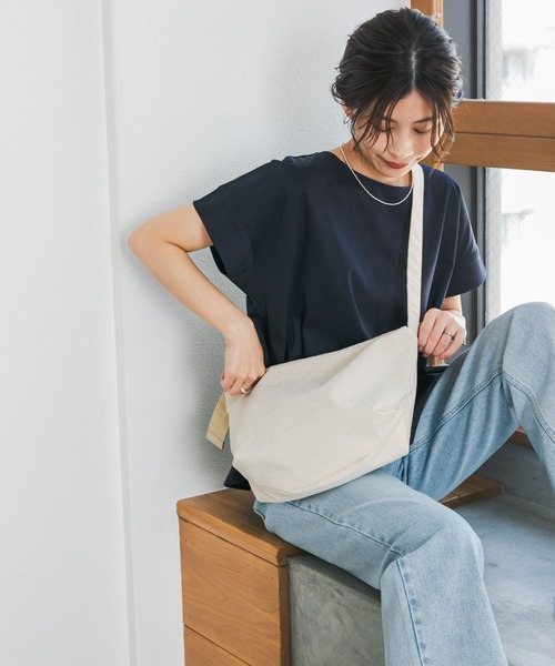 URBAN RESEARCH DOORS(アーバンリサーチドアーズ)の「ウォッシャブルミニショルダーバッグ(ショルダーバッグ・レディース・ブラック/アイボリー・ONE)」の9枚目の写真