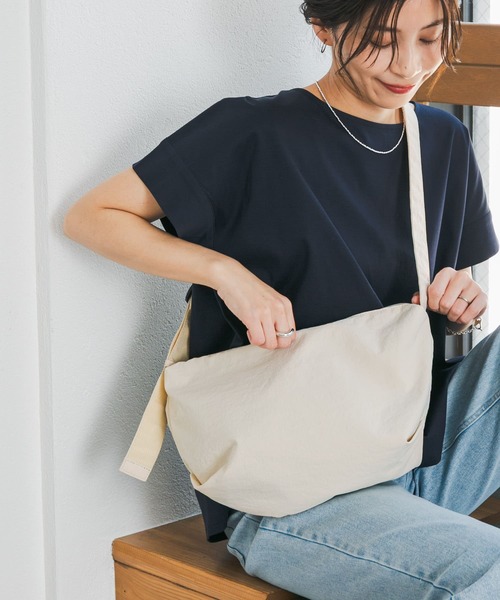 URBAN RESEARCH DOORS(アーバンリサーチドアーズ)の「ウォッシャブルミニショルダーバッグ(ショルダーバッグ・レディース・ブラック/アイボリー・ONE)」の10枚目の写真