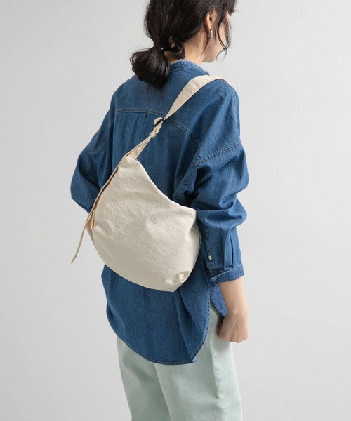 URBAN RESEARCH DOORS(アーバンリサーチドアーズ)の「ウォッシャブルミニショルダーバッグ(ショルダーバッグ・レディース・ブラック/アイボリー・ONE)」の12枚目の写真