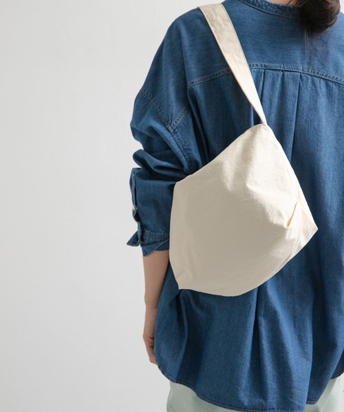 URBAN RESEARCH DOORS(アーバンリサーチドアーズ)の「ウォッシャブルミニショルダーバッグ(ショルダーバッグ・レディース・ブラック/アイボリー・ONE)」の16枚目の写真