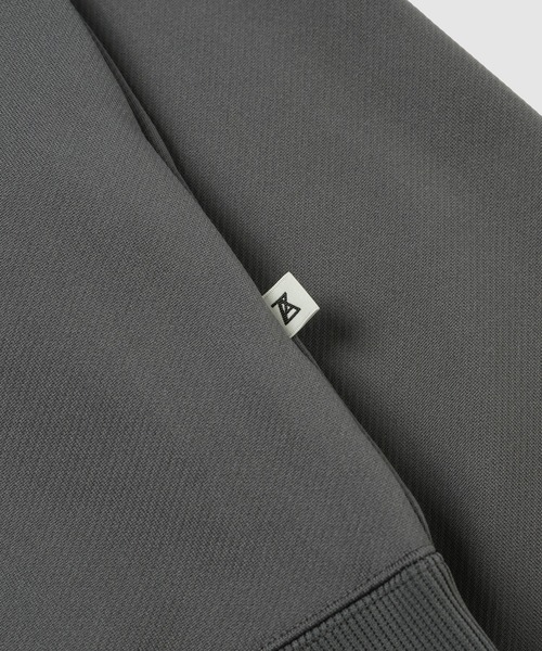 ANREALAGE（アンリアレイジ）の「DOUBLE FRONT PULLOVER/PHOTOCHROMIC AZ（Tシャツ/カットソー・レディース・グレー・48/46）」の5枚目の写真