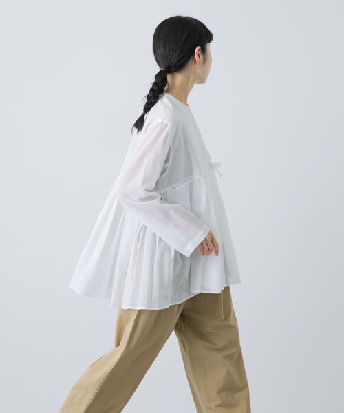 かぐれ(カグレ)の「コットンボイルアンガルカシャツ(シャツ/ブラウス・レディース・オフホワイト/チャコールグレー・FREE)」の2枚目の写真