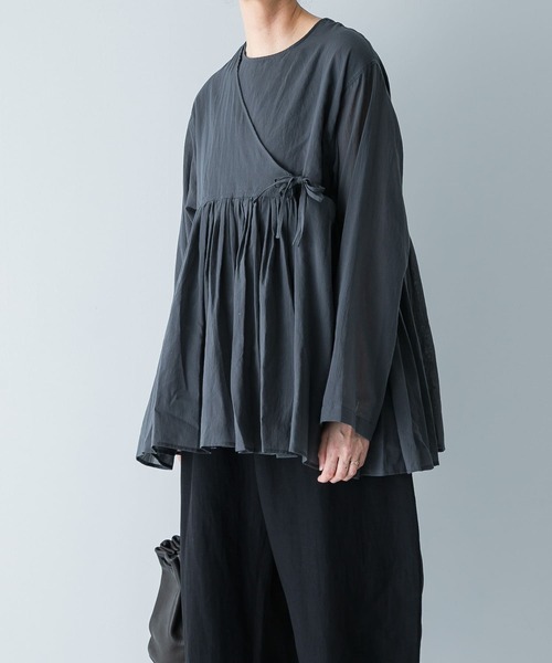 かぐれ(カグレ)の「コットンボイルアンガルカシャツ(シャツ/ブラウス・レディース・オフホワイト/チャコールグレー・FREE)」の1枚目の写真