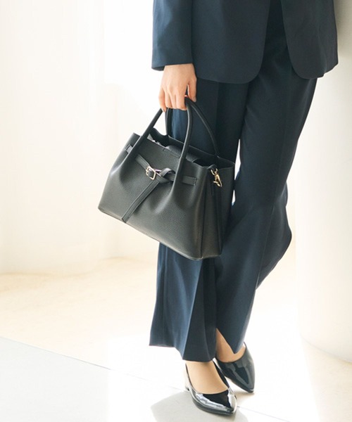 Elura（エルーラ）の「＜2025ceremony＞ベルトリュクスショルダーバッグ　288154（ハンドバッグ・レディース・ブラック/ベージュ/アイボリー・ONE SIZE）」の3枚目の写真