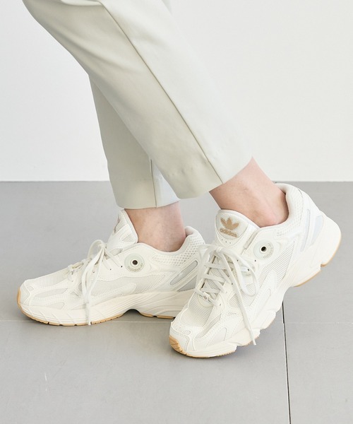 BARNYARDSTORM（バンヤードストーム）の「adidas ASTIR W（その他シューズ・レディース・オフホワイト/ブラック・25/24/23）」の2枚目の写真