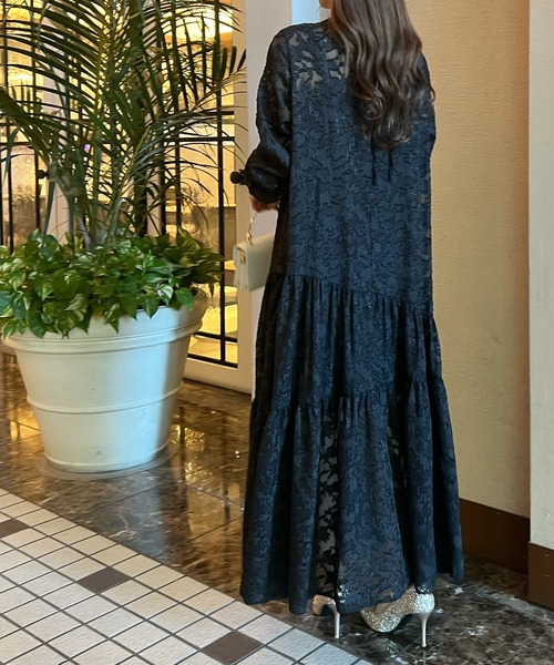 Futier land（フューティアランド）の「【オケージョン対応】ジャガードフラワーロングワンピース（ワンピース・レディース・ブラック/アイボリー・LARGE/MEDIUM）」の5枚目の写真