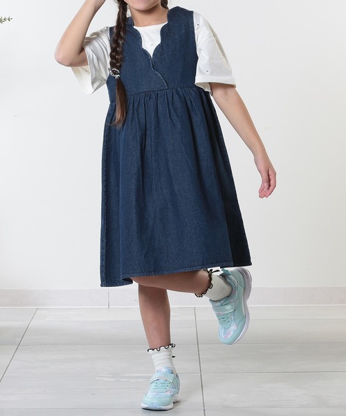 SHOO・LA・RUE（シューラルー）の「【洗える/100-150cm】スカラップ使いがキュートな デニムジャンドレ（ワンピース・キッズ・サックスブルー/ブルー系その他・11/10/12/15 /13/14）」の3枚目の写真