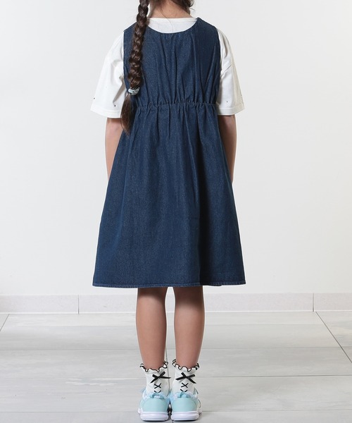 SHOO・LA・RUE（シューラルー）の「【洗える/100-150cm】スカラップ使いがキュートな デニムジャンドレ（ワンピース・キッズ・サックスブルー/ブルー系その他・11/10/12/15 /13/14）」の4枚目の写真