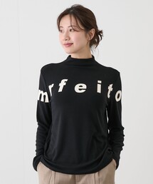 ロゴ入りボトルネックプルオーバー