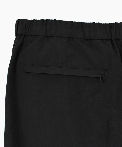 LAD MUSICIAN（ラッドミュージシャン）の「NYLON TUSSER WIDE FLARE PANTS（その他パンツ・メンズ・ブラック・42/46/44）」の4枚目の写真