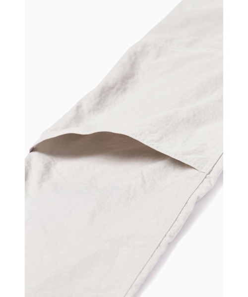 and wander（アンドワンダー）の「NYLON DOUBLE KNEE PANT｜ナイロンダブルニーパンツ（その他パンツ・メンズ・ブラック/ライトグレー/グリーン・M/XXL/S/XL/L）」の16枚目の写真