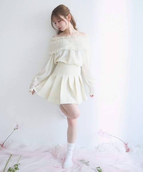 TITTY&CO.（ティティーアンドコー）の「シャーリングフリルオフショルトップス（シャツ/ブラウス・レディース・イエロー/ピンク/ホワイト/ブラック・FREE）」の6枚目の写真