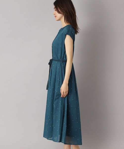 DRESSTERIOR(ドレステリア)の「【ポケット付/きれいめ】ドット刺繍タックワンピース(ワンピース・レディース・ブルーグリーン/ダークグレー・34/36/38)」の3枚目の写真