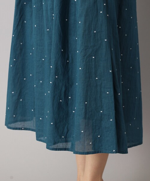 DRESSTERIOR(ドレステリア)の「【ポケット付/きれいめ】ドット刺繍タックワンピース(ワンピース・レディース・ブルーグリーン/ダークグレー・34/36/38)」の6枚目の写真