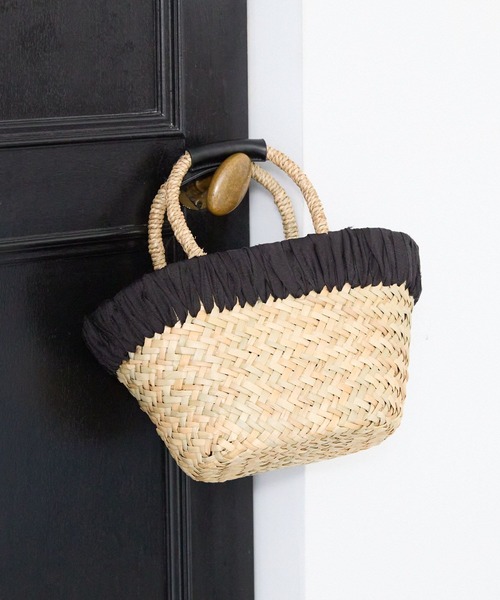 Andemiu（アンデミュウ）の「カガリカゴBAG252335（かごバッグ・レディース・ベージュ×ブラック/ベージュ系その他・FREE）」の3枚目の写真