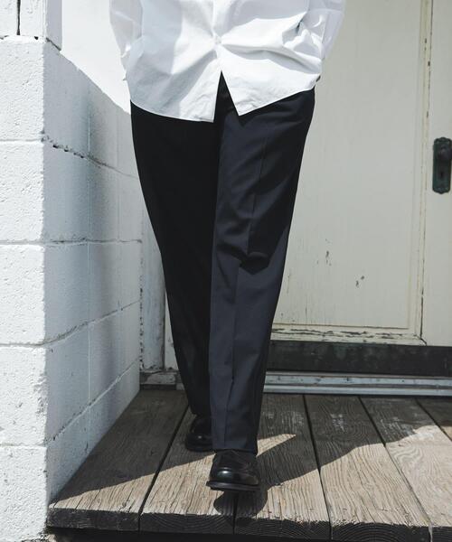 BROOKS BROTHERS（ブルックスブラザーズ）の「『別注』BROOKS BROTHERS×UR　TWO INTUCK TROUSERS（その他パンツ・メンズ・ブラック/ネイビー/ブラウン・30/32）」の4枚目の写真