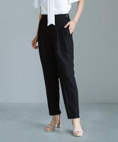 WHITE JOOLA（ホワイトジョーラ）の「洗濯機OK・接触冷感【 ドライタッチ♪サマーパンツ 】クリスピーメランジ・センタープレス入りテーパードパンツ（スラックス・レディース・ブラック/モカ・M/L）」の2枚目の写真