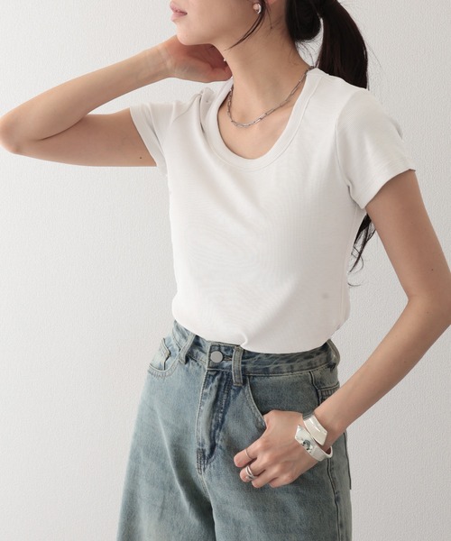 Lace Ladies(レースレディース)の「ラウンドネック バック カットアウト 半袖 Tシャツ(Tシャツ/カットソー・レディース・グレイッシュベージュ/グレー/グリーン/ホワイト/ブラック・FREE)」の2枚目の写真