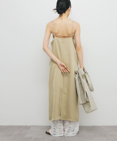 KBF（ケイビーエフ）の「サテンキャミワンピース（ワンピース・レディース・ベージュ/ネイビー/ブラウン・ONE）」の4枚目の写真