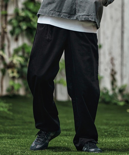 CAMBIO(カンビオ)の「mp13803- Belted Corduroy Two Tuck Wide Pants コーデュロイワイドパンツ(その他パンツ・メンズ・ブラック/ネイビー/ブラウン・S/M/L)」の1枚目の写真