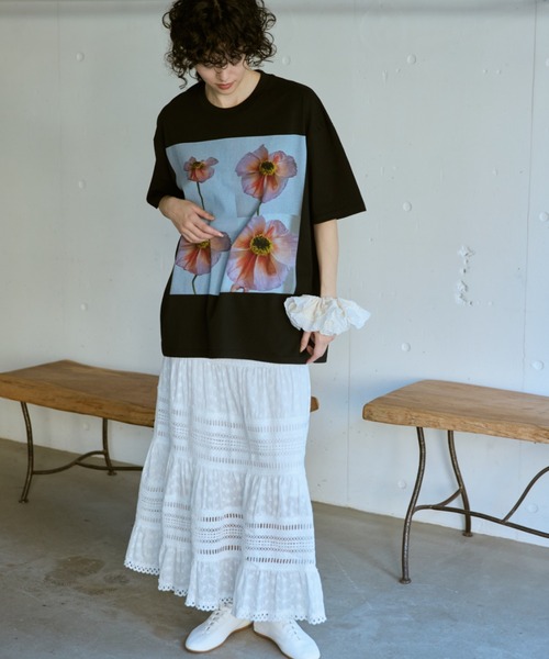 Libra Cue(リブラ キュー)の「フラワープリントTシャツ(Tシャツ/カットソー・レディース・ブラック/ホワイト・FREE)」の14枚目の写真