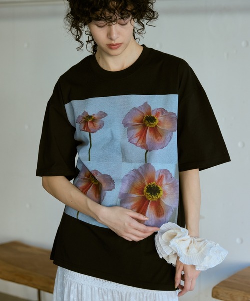 Libra Cue(リブラ キュー)の「フラワープリントTシャツ(Tシャツ/カットソー・レディース・ブラック/ホワイト・FREE)」の12枚目の写真