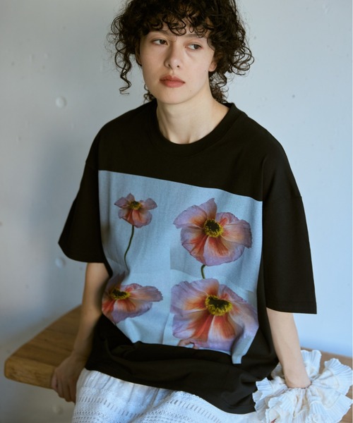【boohoo】フローラル プリント Tシャツ ユニセックス）フラワープリントハーフスリーブTシャツ