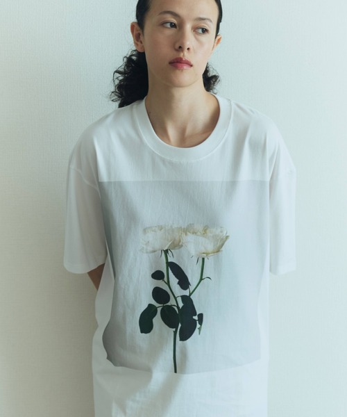 Libra Cue(リブラ キュー)の「フラワープリントTシャツ(Tシャツ/カットソー・レディース・ブラック/ホワイト・FREE)」の6枚目の写真