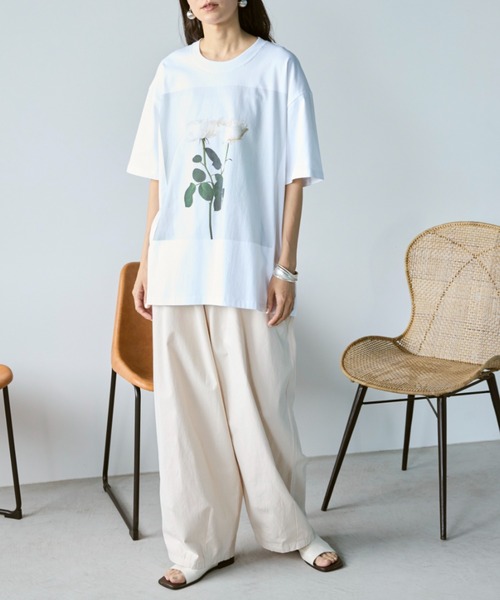 Libra Cue(リブラ キュー)の「フラワープリントTシャツ(Tシャツ/カットソー・レディース・ブラック/ホワイト・FREE)」の11枚目の写真