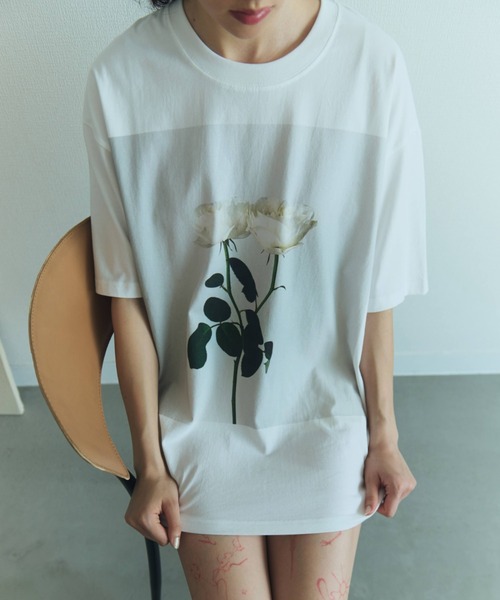 Libra Cue(リブラ キュー)の「フラワープリントTシャツ(Tシャツ/カットソー・レディース・ブラック/ホワイト・FREE)」の19枚目の写真