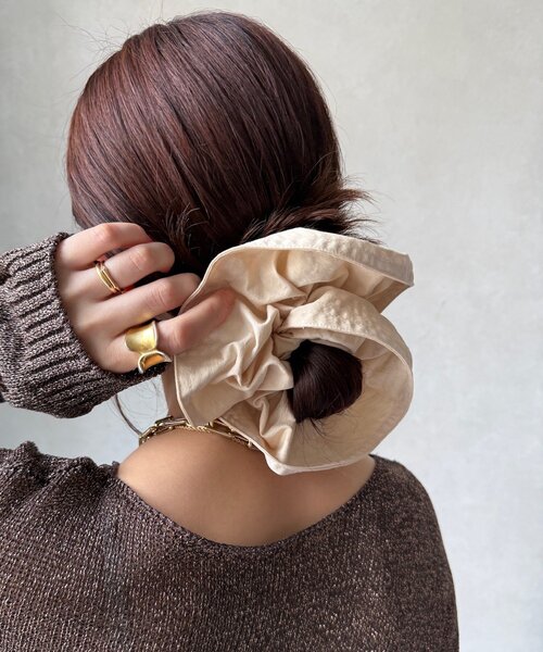 DouDou（ドゥドゥ）の「ビッグシュシュ（シュシュ・レディース・モカ/ライトベージュ/ブラック・FREE）」の3枚目の写真