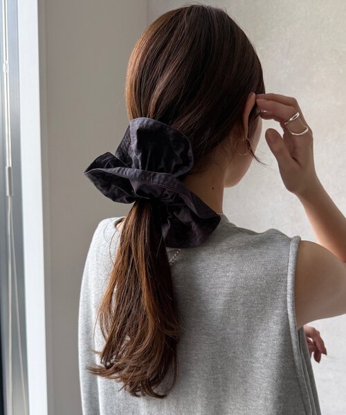 DouDou（ドゥドゥ）の「ビッグシュシュ（シュシュ・レディース・モカ/ライトベージュ/ブラック・FREE）」の5枚目の写真