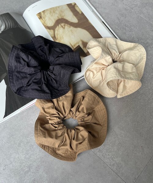 DouDou（ドゥドゥ）の「ビッグシュシュ（シュシュ・レディース・モカ/ライトベージュ/ブラック・FREE）」の6枚目の写真