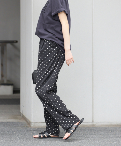 JOURNAL STANDARD relume(ジャーナルスタンダード レリューム)の「《WEB限定再入荷!》甘すぎない柄で大人可愛い!ランダムドットイージータックパンツ(その他パンツ・レディース・ブラック・FREE)」の7枚目の写真
