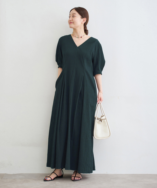 IENA(イエナ)の「《WEB限定/追加2》B. サッカーVネックワンピース(ワンピース・レディース・グリーン・40/38/36)」の5枚目の写真