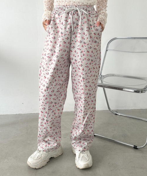 CLEA（クレア）の「小花柄プリントスウェットパンツ（スウェットパンツ・レディース・グレー/ライトグレー・FREE）」の3枚目の写真