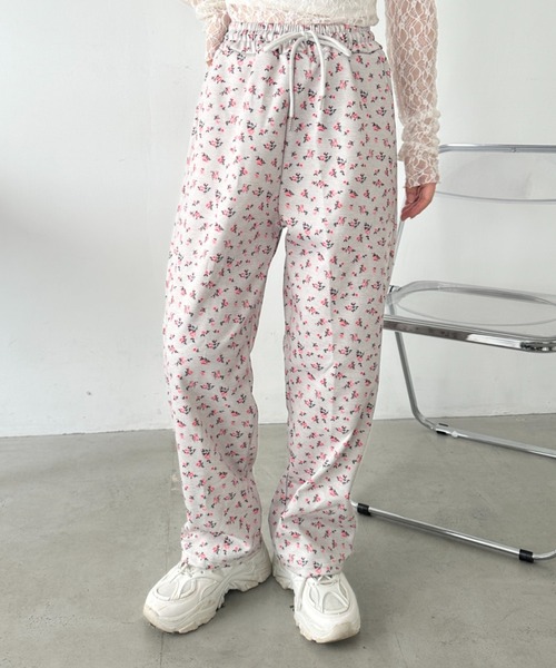 CLEA（クレア）の「小花柄プリントスウェットパンツ（スウェットパンツ・レディース・グレー/ライトグレー・FREE）」の5枚目の写真