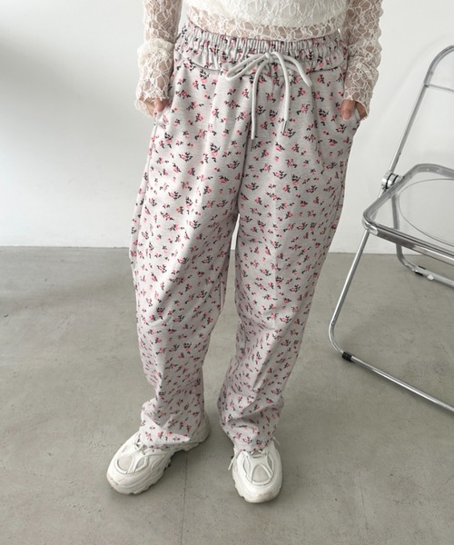 CLEA（クレア）の「小花柄プリントスウェットパンツ（スウェットパンツ・レディース・グレー/ライトグレー・FREE）」の7枚目の写真