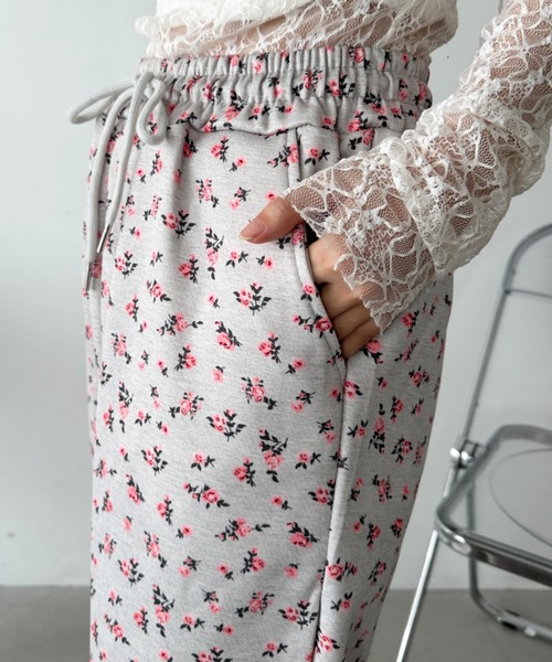 CLEA（クレア）の「小花柄プリントスウェットパンツ（スウェットパンツ・レディース・グレー/ライトグレー・FREE）」の8枚目の写真